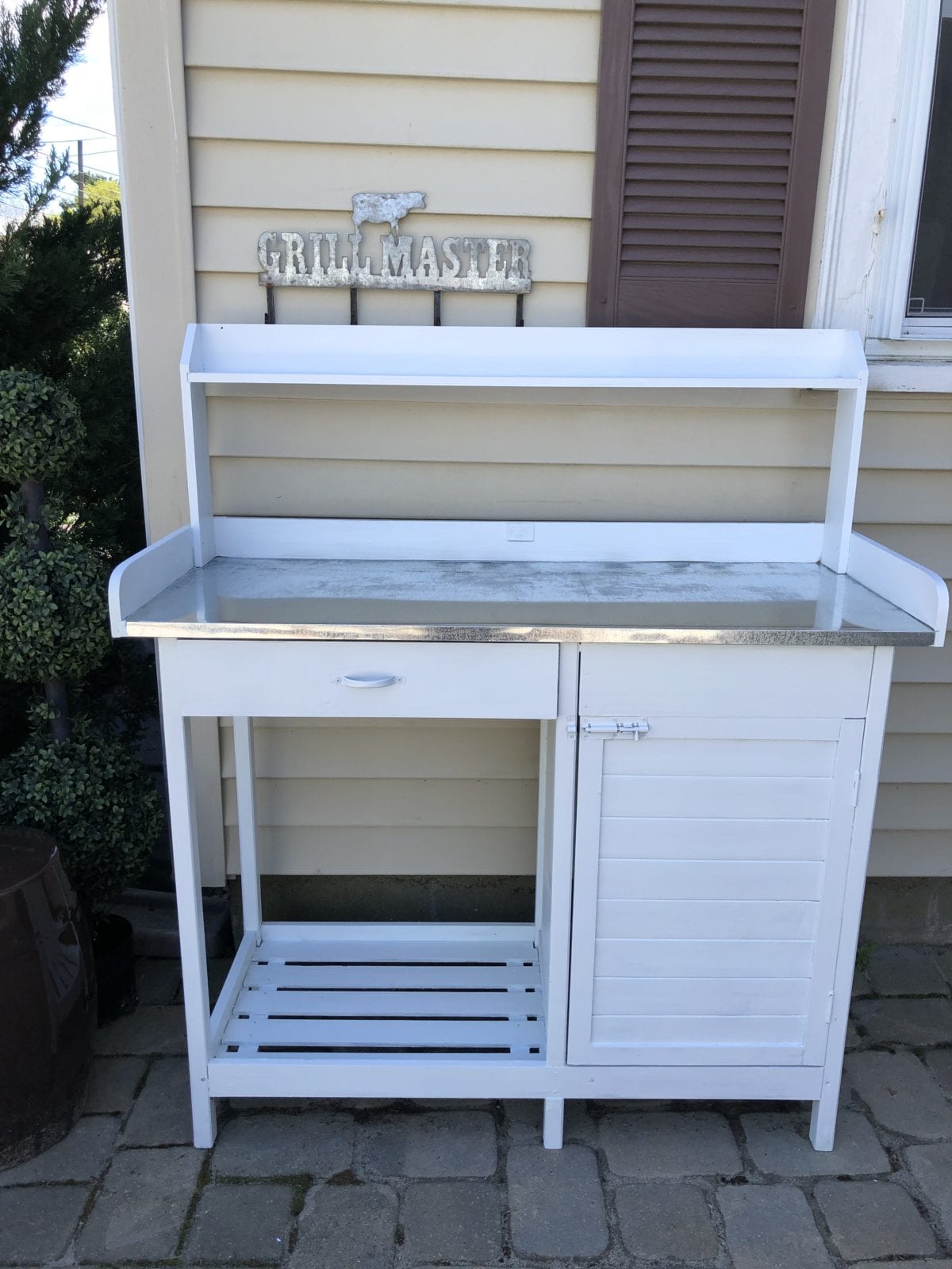 How to turn a Potting Bench into an Outdoor Bar Jordecor
